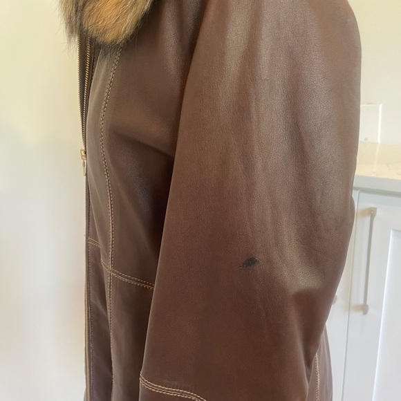 Fur Lined Leather Jacket With Gorgeous Fox Collar. - Picture 15 of 15